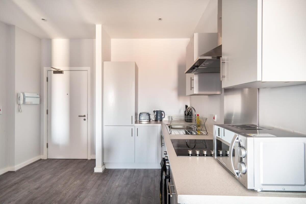 Modern & Spacious 2 Bed Apartment In Waterloo Liverpool Экстерьер фото