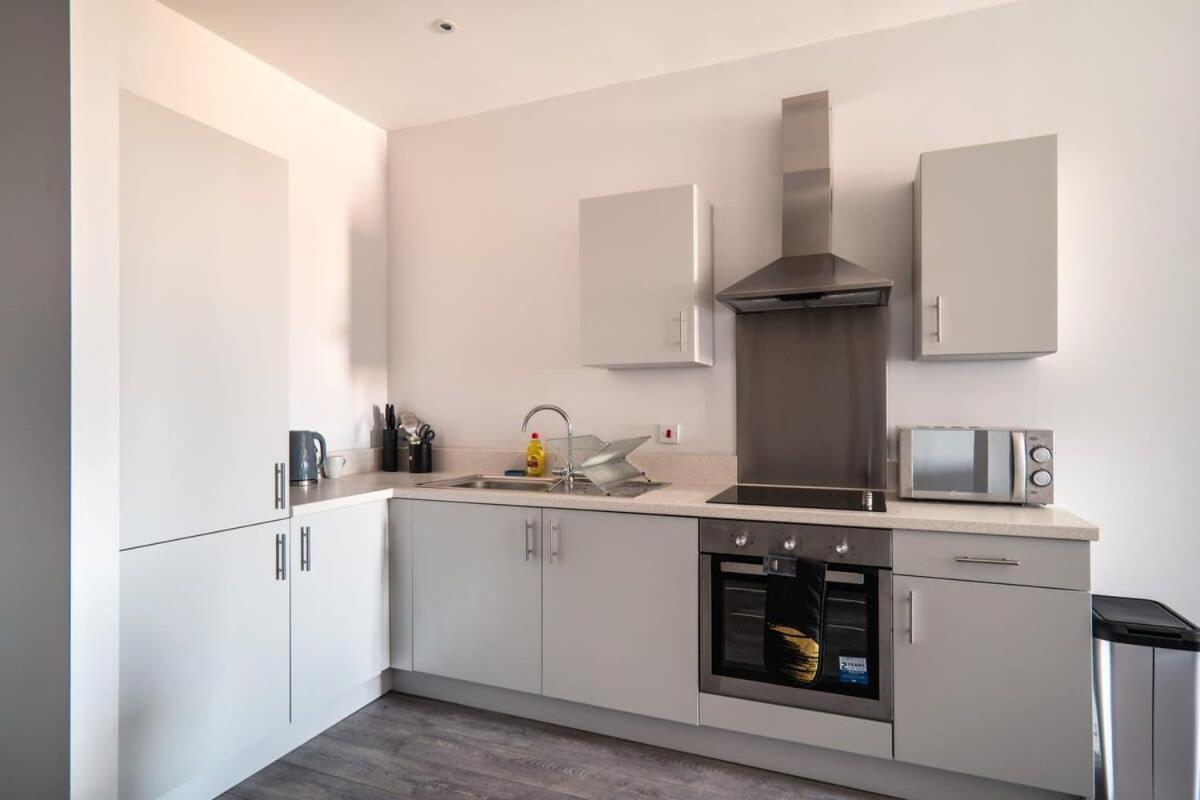 Modern & Spacious 2 Bed Apartment In Waterloo Liverpool Экстерьер фото